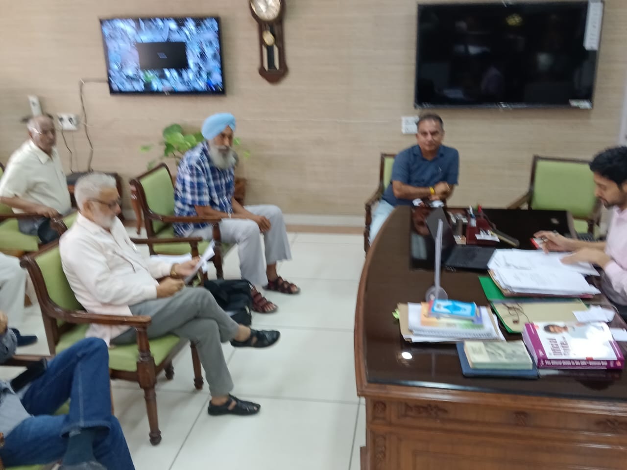 Commissioner and Mayor assure to resolve problems of Ward No. 2 Bhadso Road Patiala soon.